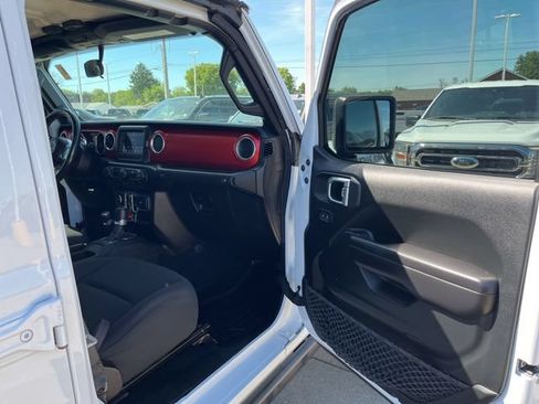 Used 2021 Jeep Gladiator Rubicon w/ LED Lighting Group AWD/4WD image 16