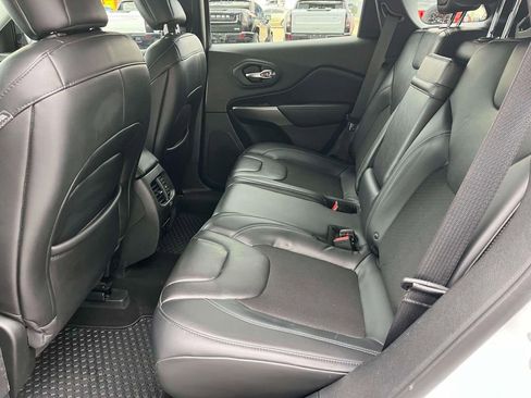 Used 2019 Jeep Cherokee Latitude Plus w/ Cold Weather Group image 16