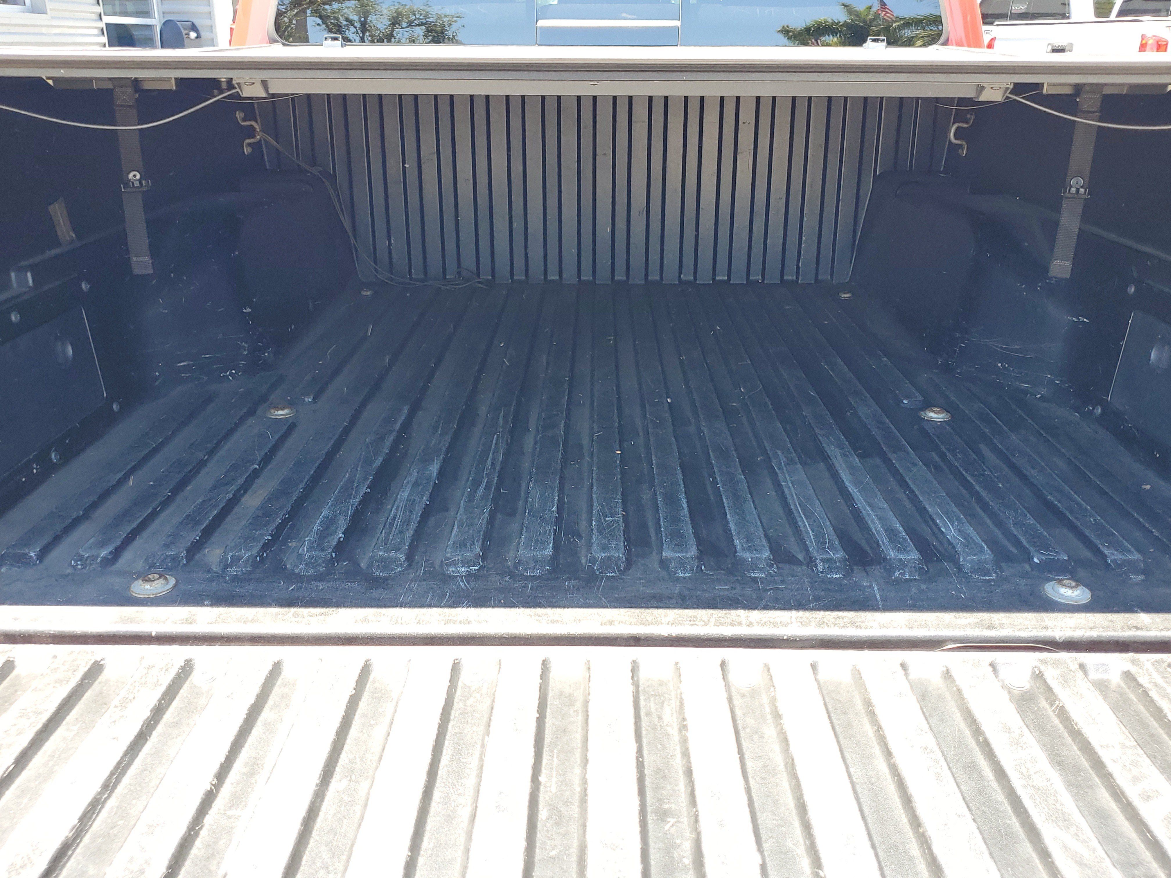 Used 2017 Toyota Tacoma TRD Sport w/ Premium & Technology Package RWD image 9