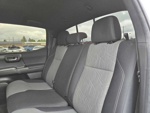 Certified 2022 Toyota Tacoma TRD Off-Road AWD/4WD image 22