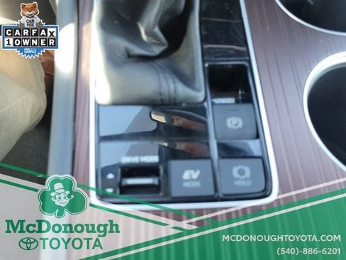 Used 2024 Toyota Sienna XLE FWD image 33