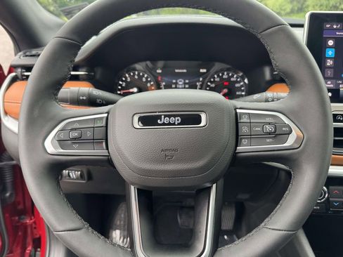 Used 2025 Jeep Compass Limited AWD/4WD image 17