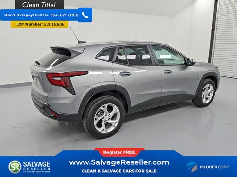 Used 2024 Chevrolet Trax LS w/ LS Convenience Package FWD image 4