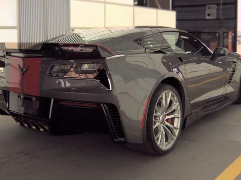 Used 2016 Chevrolet Corvette Z06 w/ 3LZ Preferred Equipment Group RWD image 5