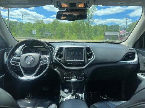 Used 2018 Jeep Cherokee Overland w/ Technology Group AWD/4WD image 37