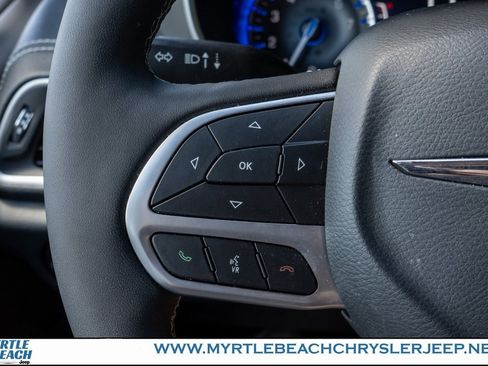 New 2025 Chrysler Pacifica Select w/ Uconnect Theater Family Group image 27