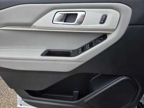 New 2026 Ford Explorer Active w/ Active Comfort Package RWD image 14