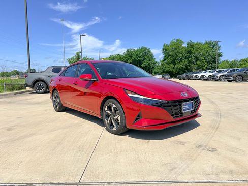 Used 2023 Hyundai Elantra SEL w/ Convenience Package FWD image 3