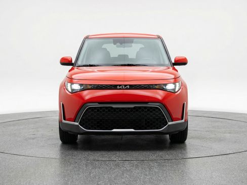Used 2025 Kia Soul LX w/ LX Technology Package image 2