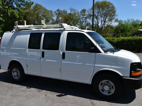 Used 2015 Chevrolet Express 2500 image 41