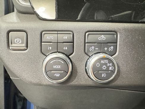 New 2025 GMC Sierra 1500 Elevation image 19