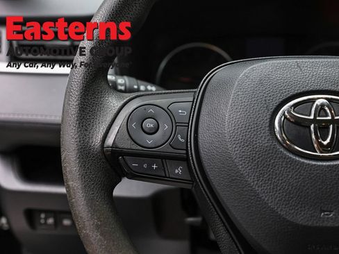 Used 2021 Toyota RAV4 XLE AWD/4WD image 14