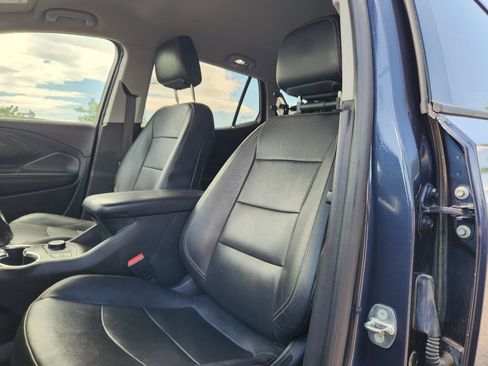 Used 2018 GMC Terrain SLT w/ Infotainment Package II AWD/4WD image 2