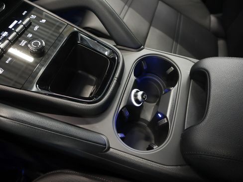 Used 2025 Porsche Cayenne Coupe image 16