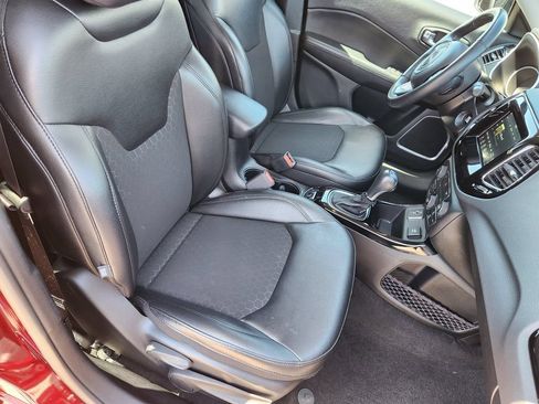 Used 2021 Jeep Compass Latitude FWD image 11
