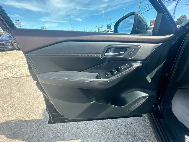 Used 2023 Nissan Rogue SL AWD/4WD image 26