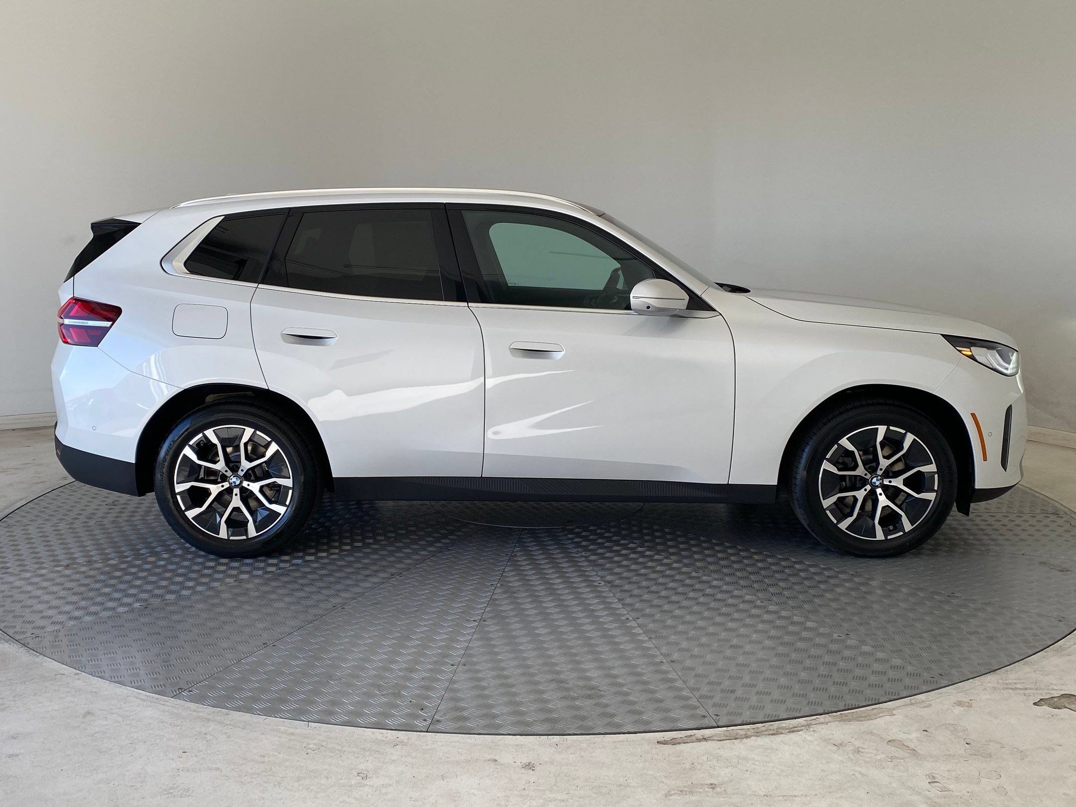 Used 2026 BMW X3 xDrive30i w/ Premium Package AWD/4WD image 7