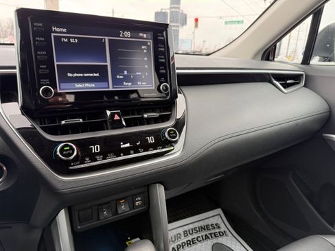 Used 2022 Toyota Corolla Cross XLE image 30