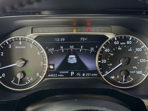 Used 2024 Nissan Pathfinder SL w/ SL Premium Package FWD image 14