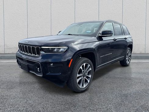 Used 2024 Jeep Grand Cherokee Overland w/ Trailer Tow Package AWD/4WD image 3