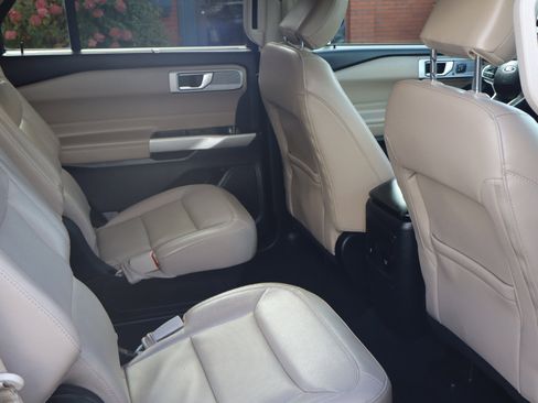 Used 2022 Ford Explorer Limited w/ Equipment Group 301A image 24