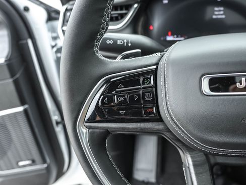 New 2025 Jeep Grand Cherokee Overland w/ Luxury Tech Group IV image 25