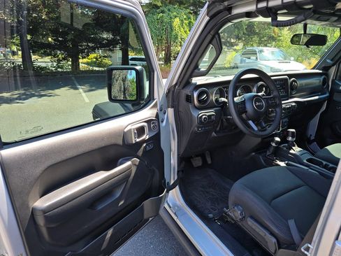 Used 2023 Jeep Wrangler Unlimited AWD/4WD image 7
