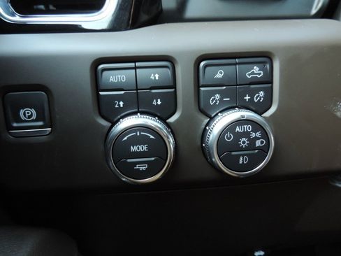 Used 2024 GMC Sierra 1500 Denali AWD/4WD image 31