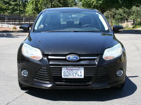 Used 2014 Ford Focus SE w/ Equipment Group 201A FWD image 3