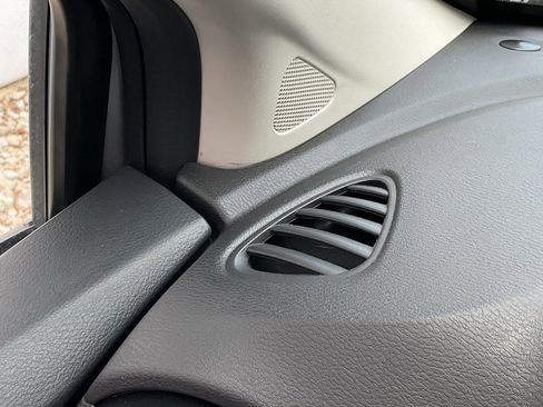 Used 2025 Nissan Versa SV image 25