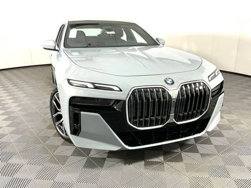 Certified 2024 BMW 760i xDrive AWD/4WD image 7