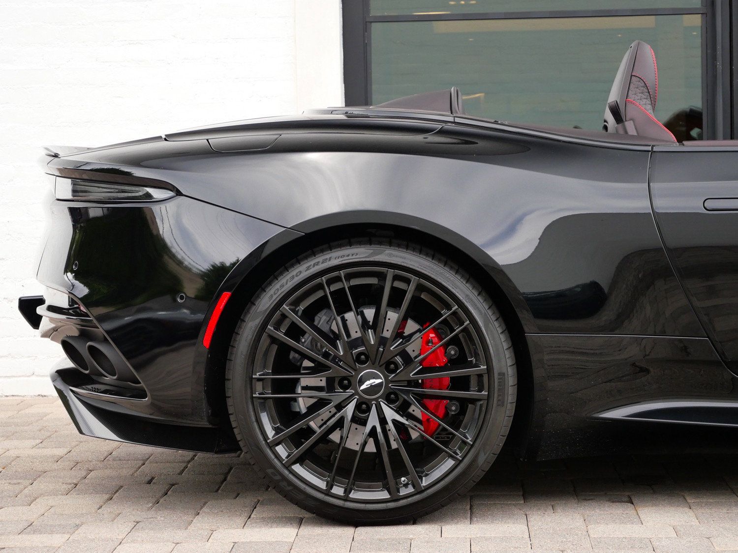 Used 2023 Aston Martin DBS Superleggera Volante RWD image 19
