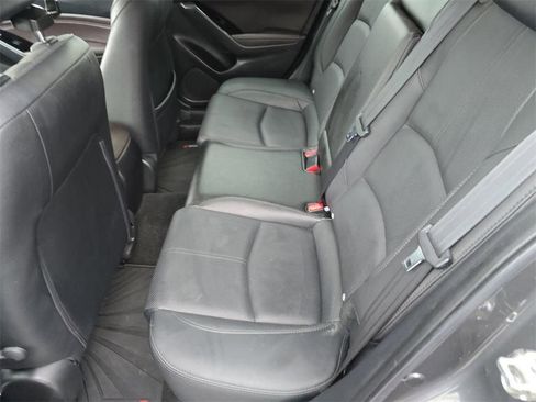 Used 2018 MAZDA MAZDA3 Grand Touring image 15