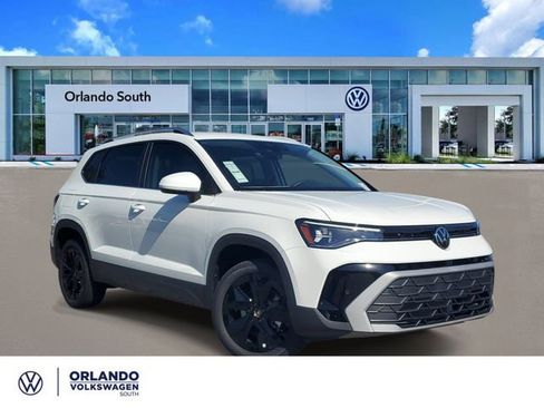 New 2026 Volkswagen Taos SE FWD image 1