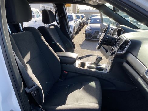 Used 2017 Jeep Grand Cherokee Laredo image 21