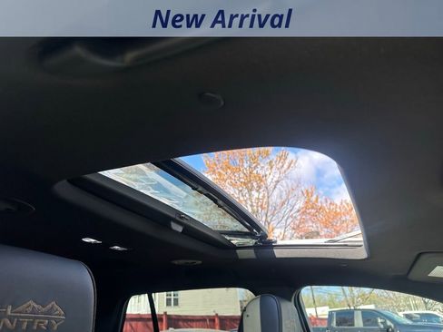 Used 2024 Chevrolet Traverse High Country image 4