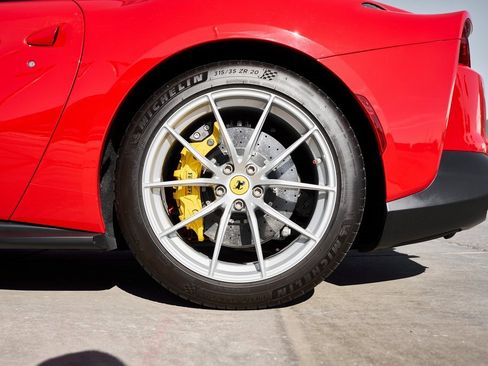 Used 2018 Ferrari 812 Superfast image 27