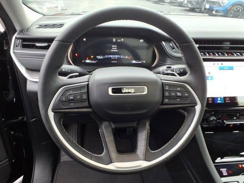 Used 2023 Jeep Grand Cherokee L Limited w/ Black Appearance Package image 7