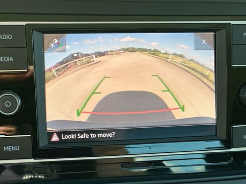 Used 2024 Volkswagen Jetta SE w/ Panoramic Sunroof Package image 17