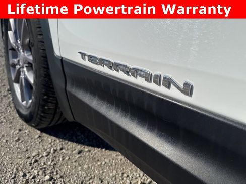 Used 2024 GMC Terrain SLT image 9