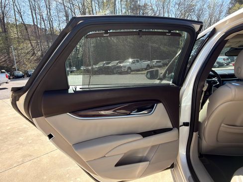 Used 2013 Cadillac XTS Premium image 23