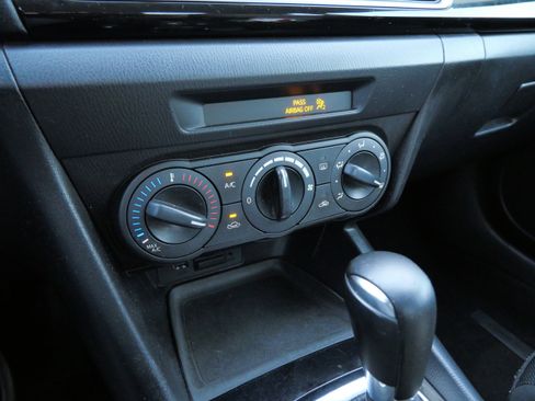 Used 2015 MAZDA MAZDA3 i Sport image 23