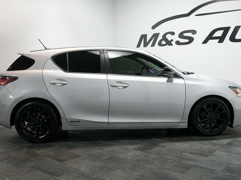 Used 2011 Lexus CT 200h Premium w/ Leather Pkg FWD image 4