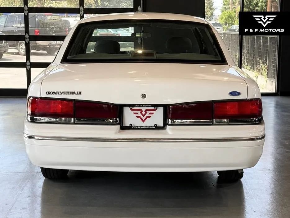 Used 1996 Ford Crown Victoria LX RWD image 6