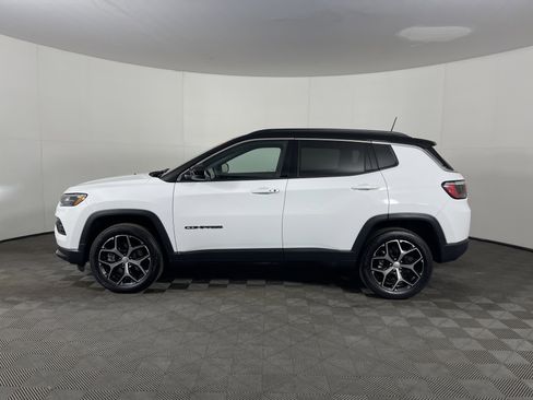 Used 2024 Jeep Compass Limited image 3