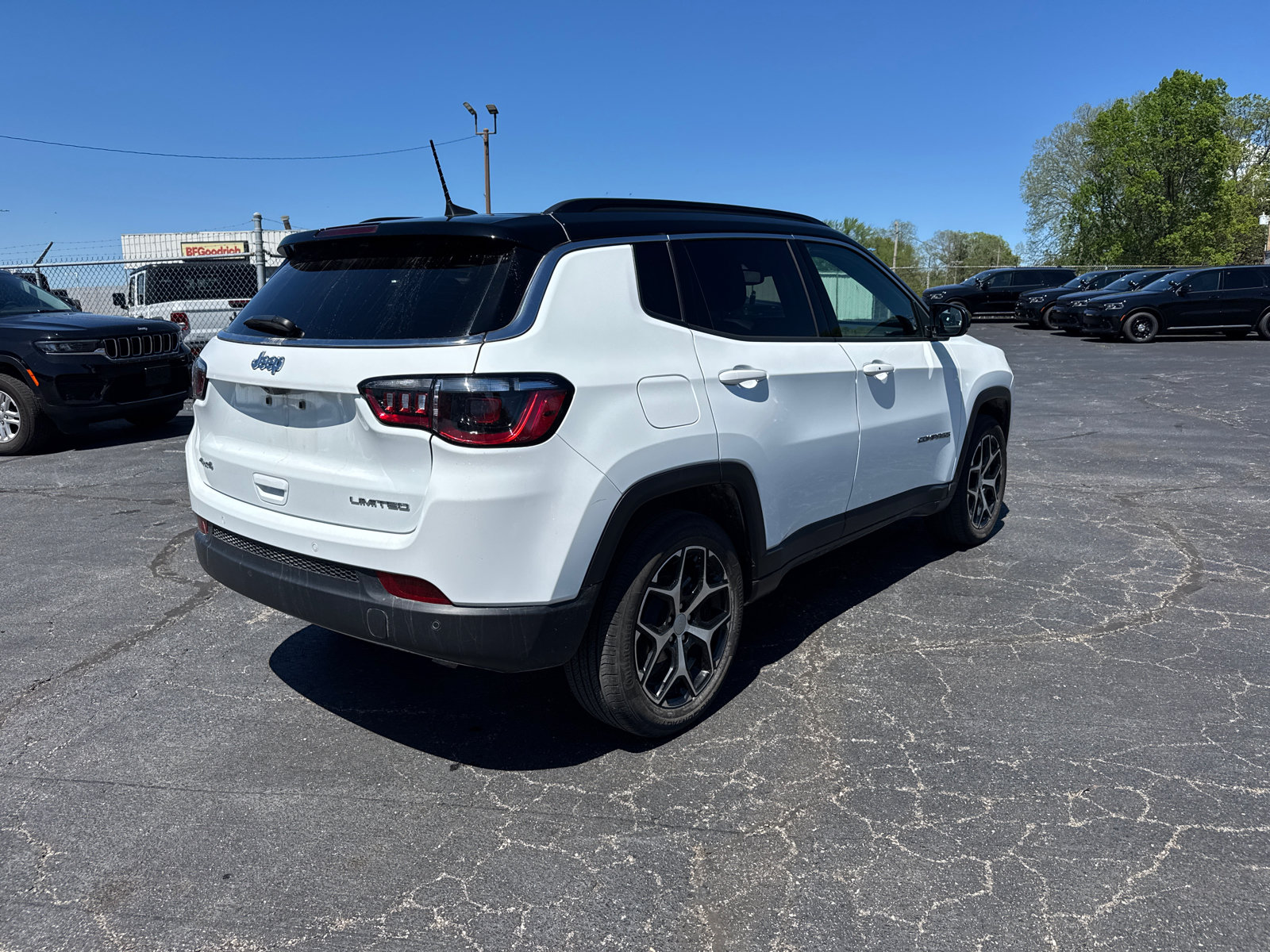 Used 2024 Jeep Compass Limited AWD/4WD image 5