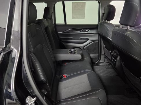 Used 2023 Jeep Grand Cherokee Laredo image 32