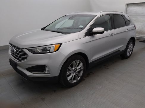 Used 2019 Ford Edge Titanium image 2