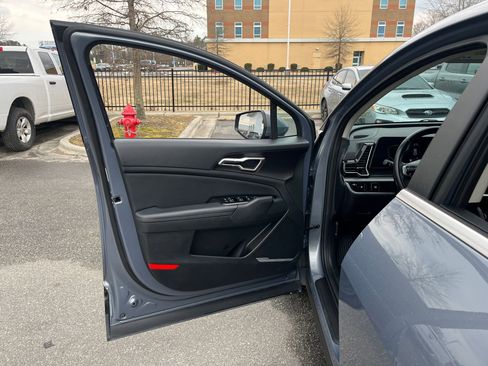 Used 2023 Kia Sportage EX image 24