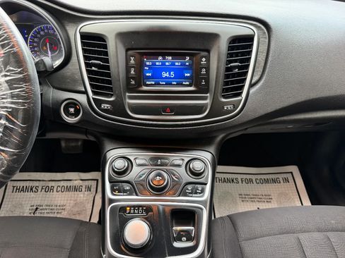 Used 2015 Chrysler 200 Limited FWD image 40